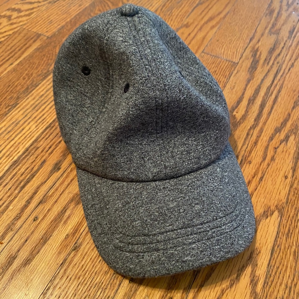 Grey lululemon baseball hat